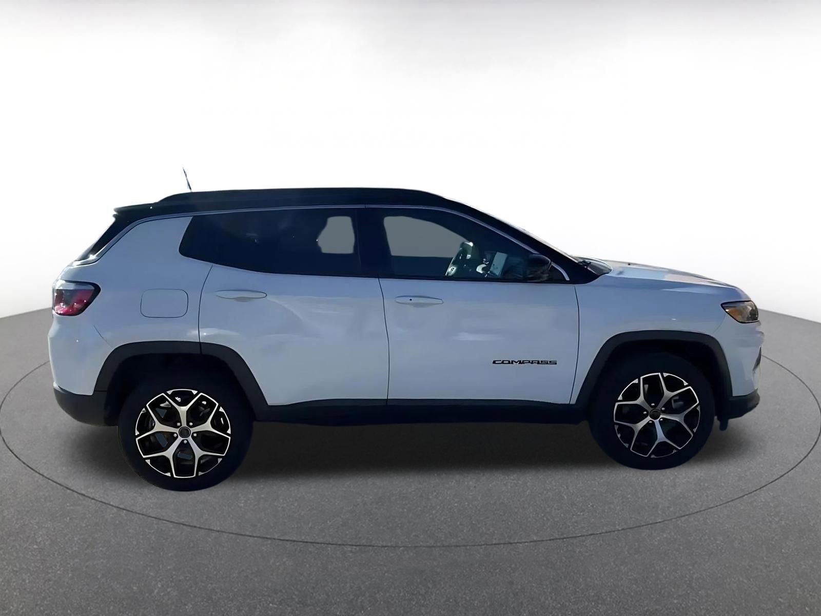 Used 2025 Jeep Compass Limited AWD/4WD image 16