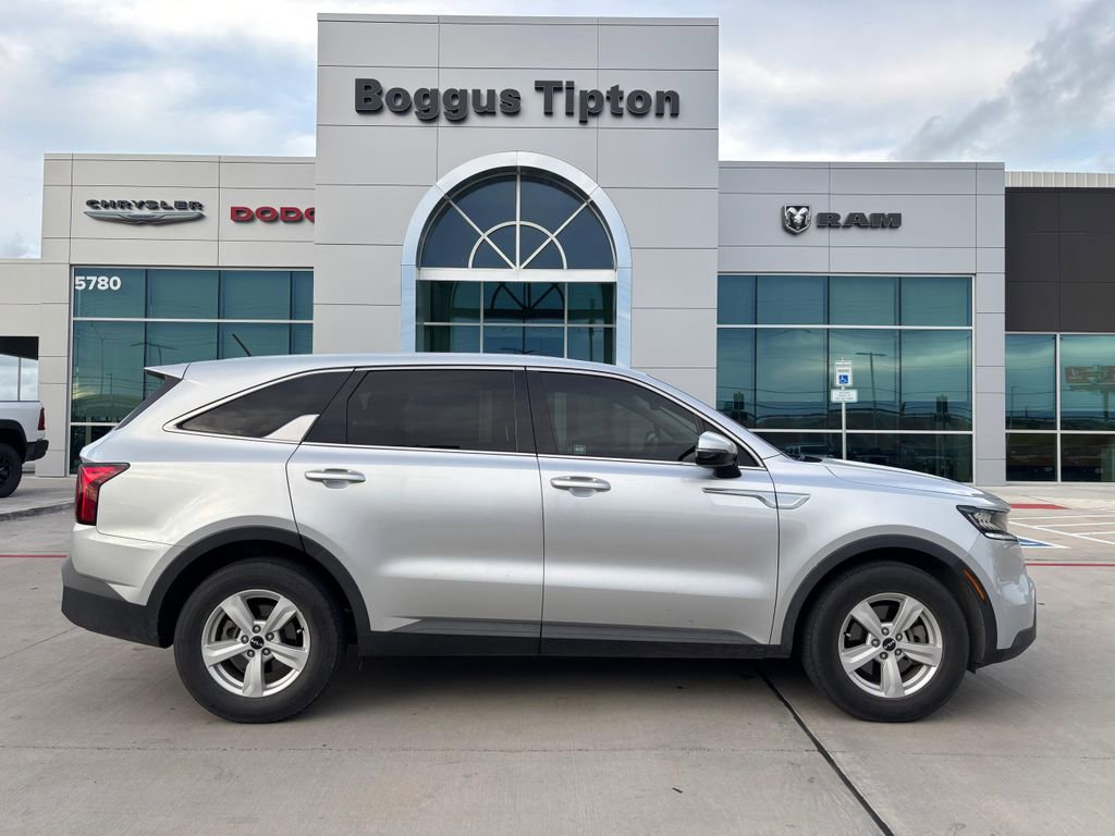 Used 2022 Kia Sorento LX FWD image 4