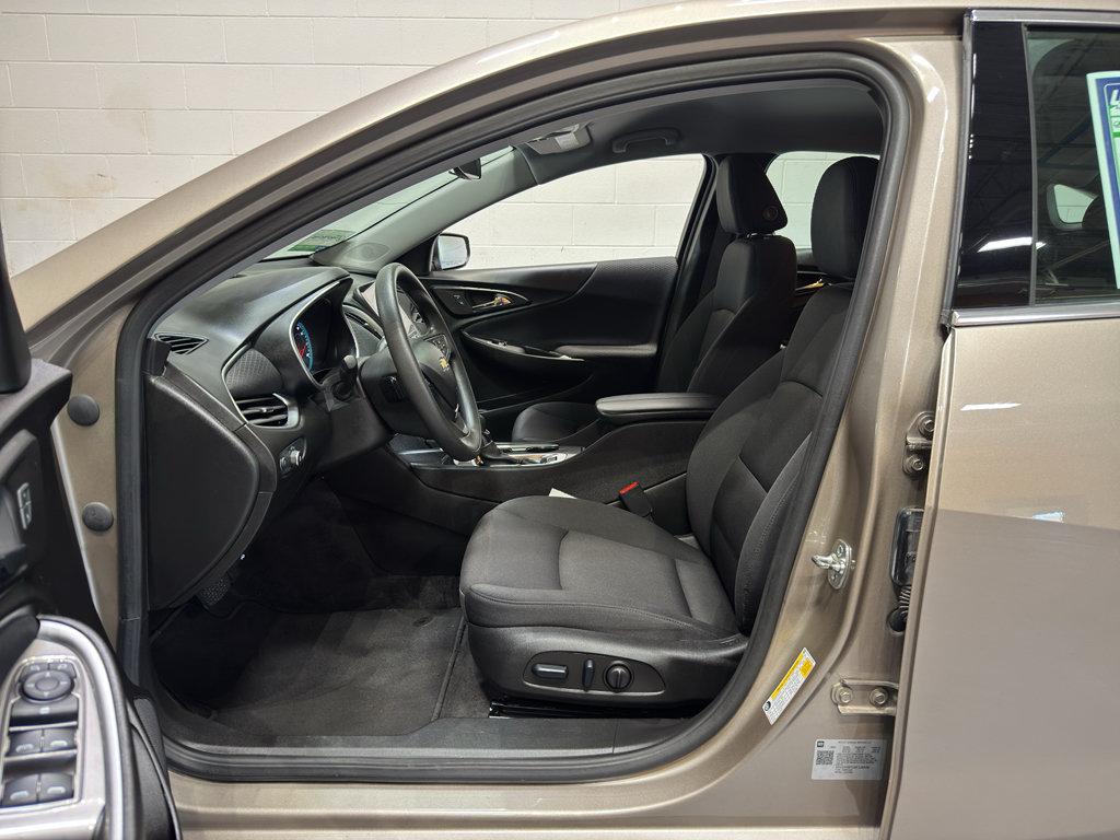 Used 2025 Chevrolet Malibu LT FWD image 13
