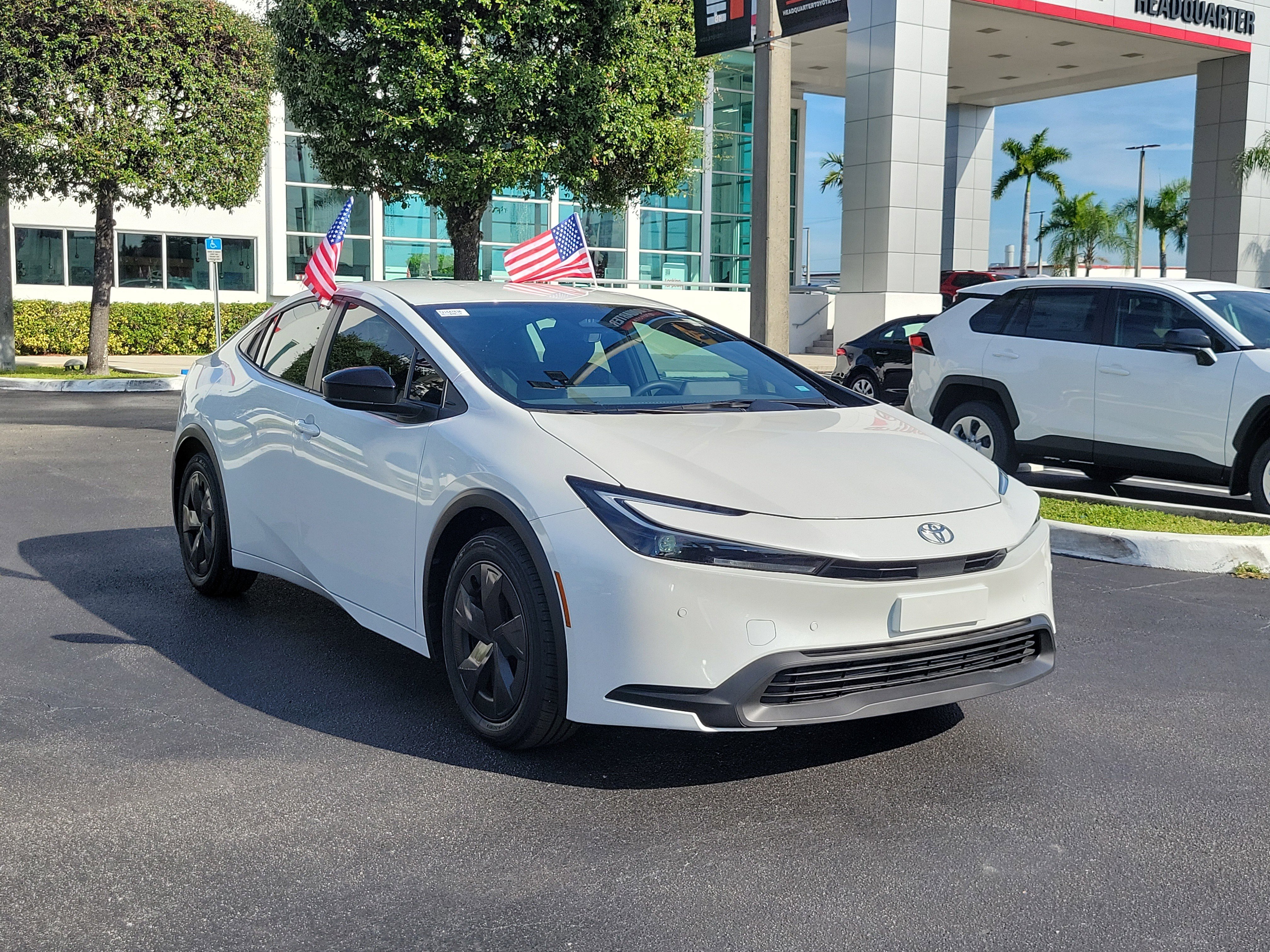 Used 2024 Toyota Prius LE image 2