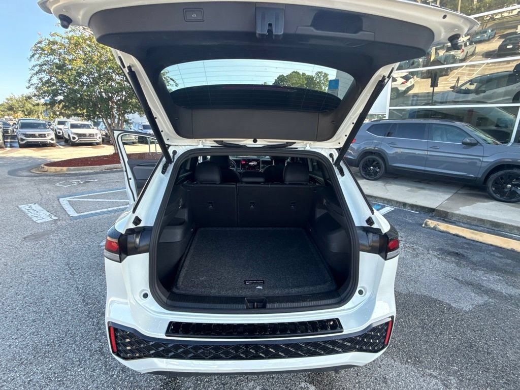 Certified 2025 Volkswagen Tiguan SE R-Line AWD/4WD image 25