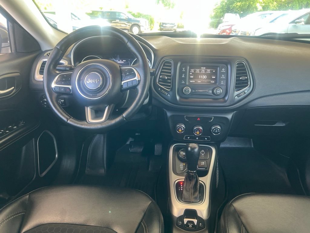 Used 2018 Jeep Compass Latitude w/ Cold Weather Group AWD/4WD image 16