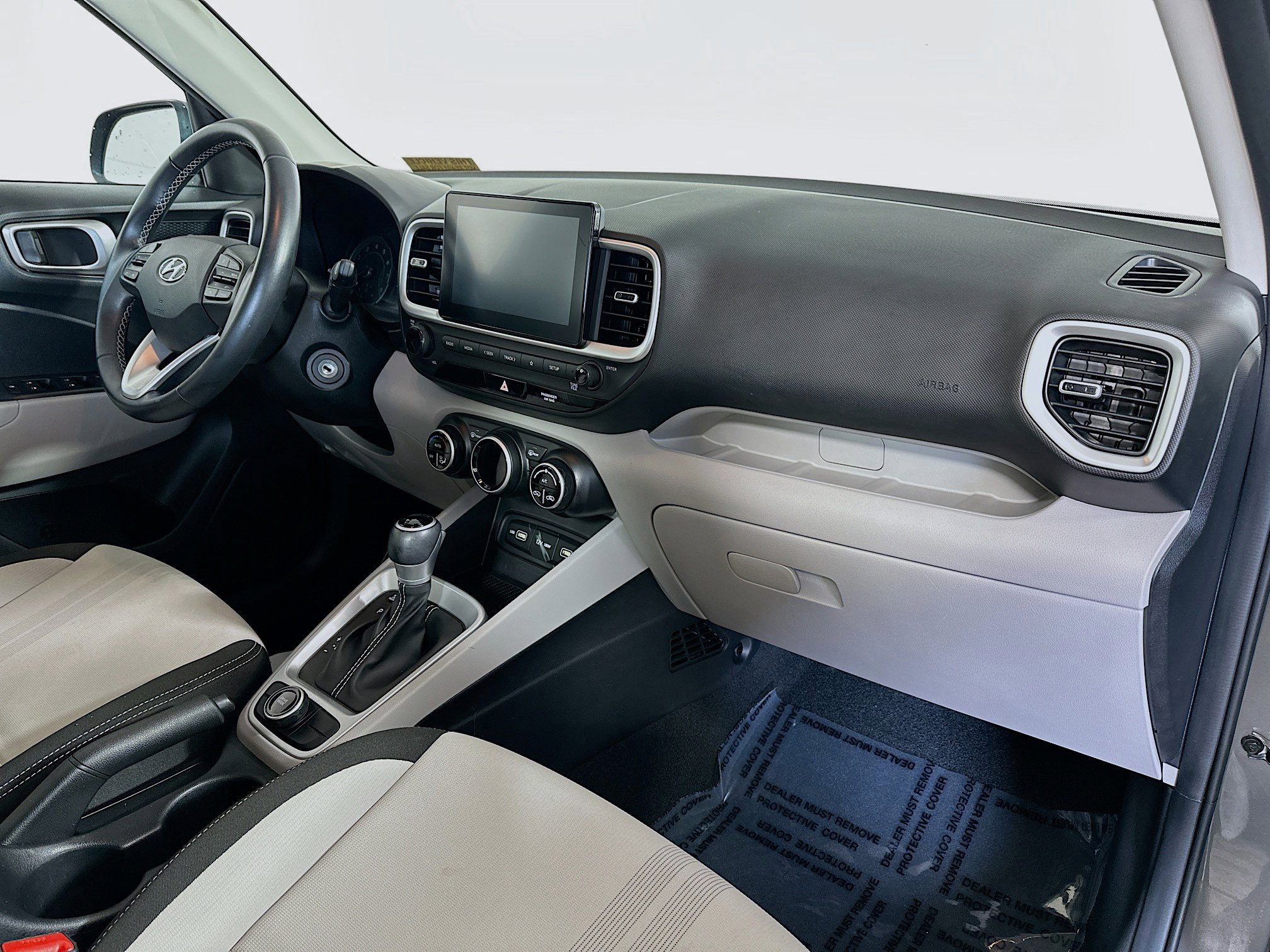 Used 2022 Hyundai Venue SEL image 27