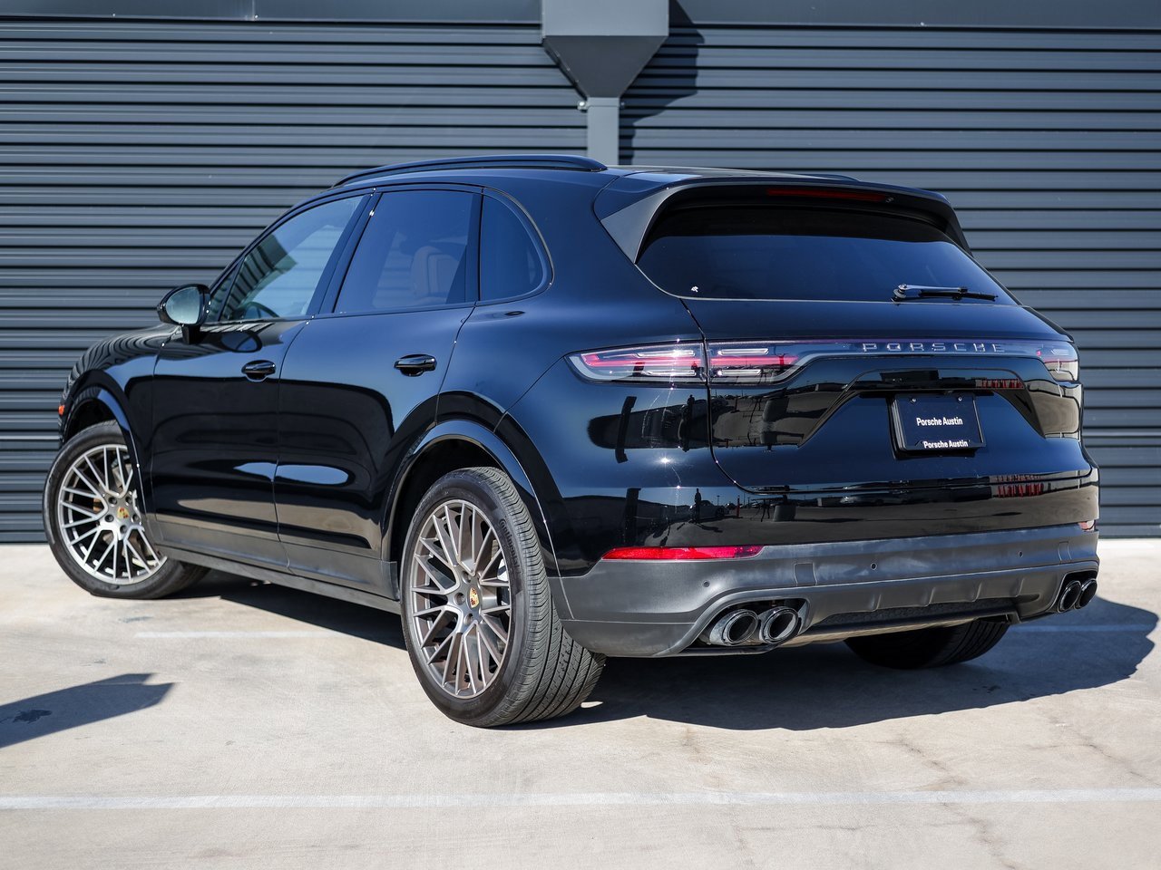 Certified 2023 Porsche Cayenne Platinum Edition image 3