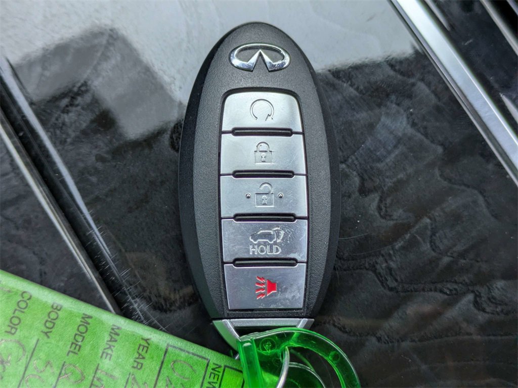 Used 2024 INFINITI QX80 Sensory image 32