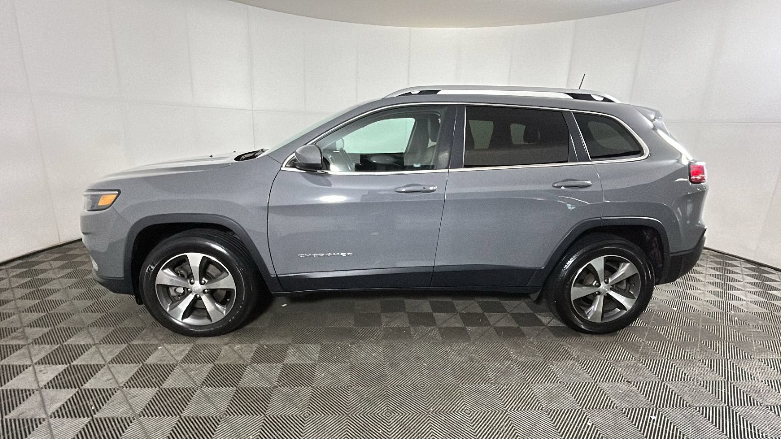 Used 2020 Jeep Cherokee Limited AWD/4WD image 6