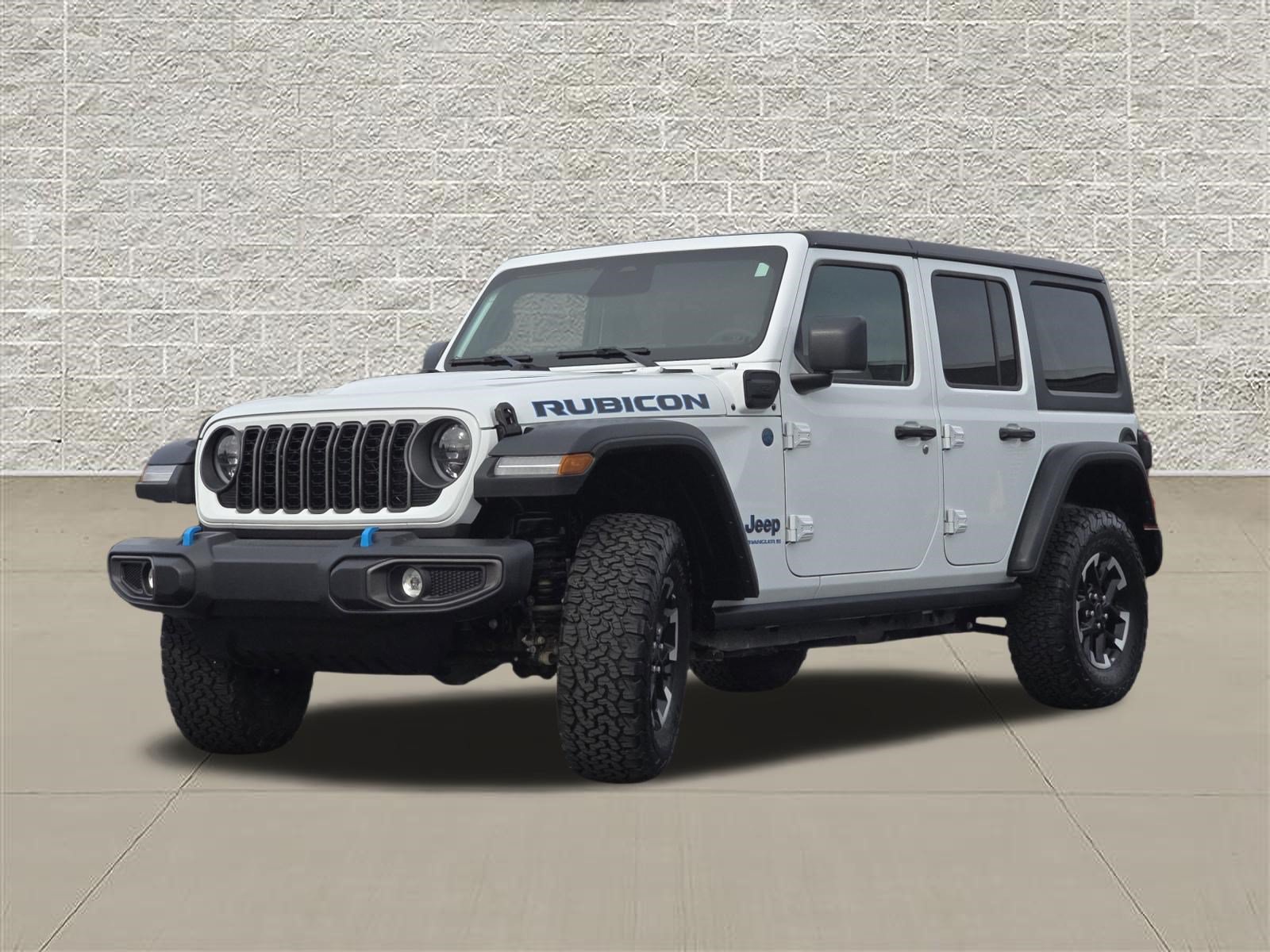 Used 2025 Jeep Wrangler Unlimited Rubicon 4xe w/ Convenience Group AWD/4WD image 3