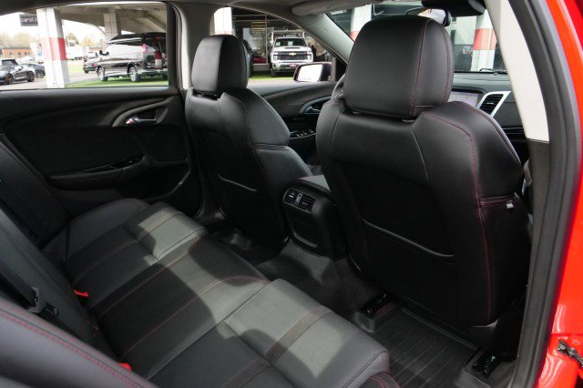 Used 2015 Chevrolet SS / 6.2L V8 / Sunroof / Heated & image 27