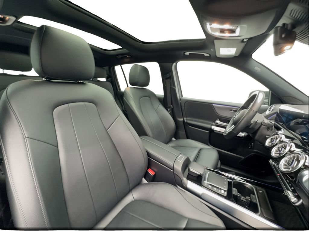 Used 2022 Mercedes-Benz EQB 350 4MATIC image 26