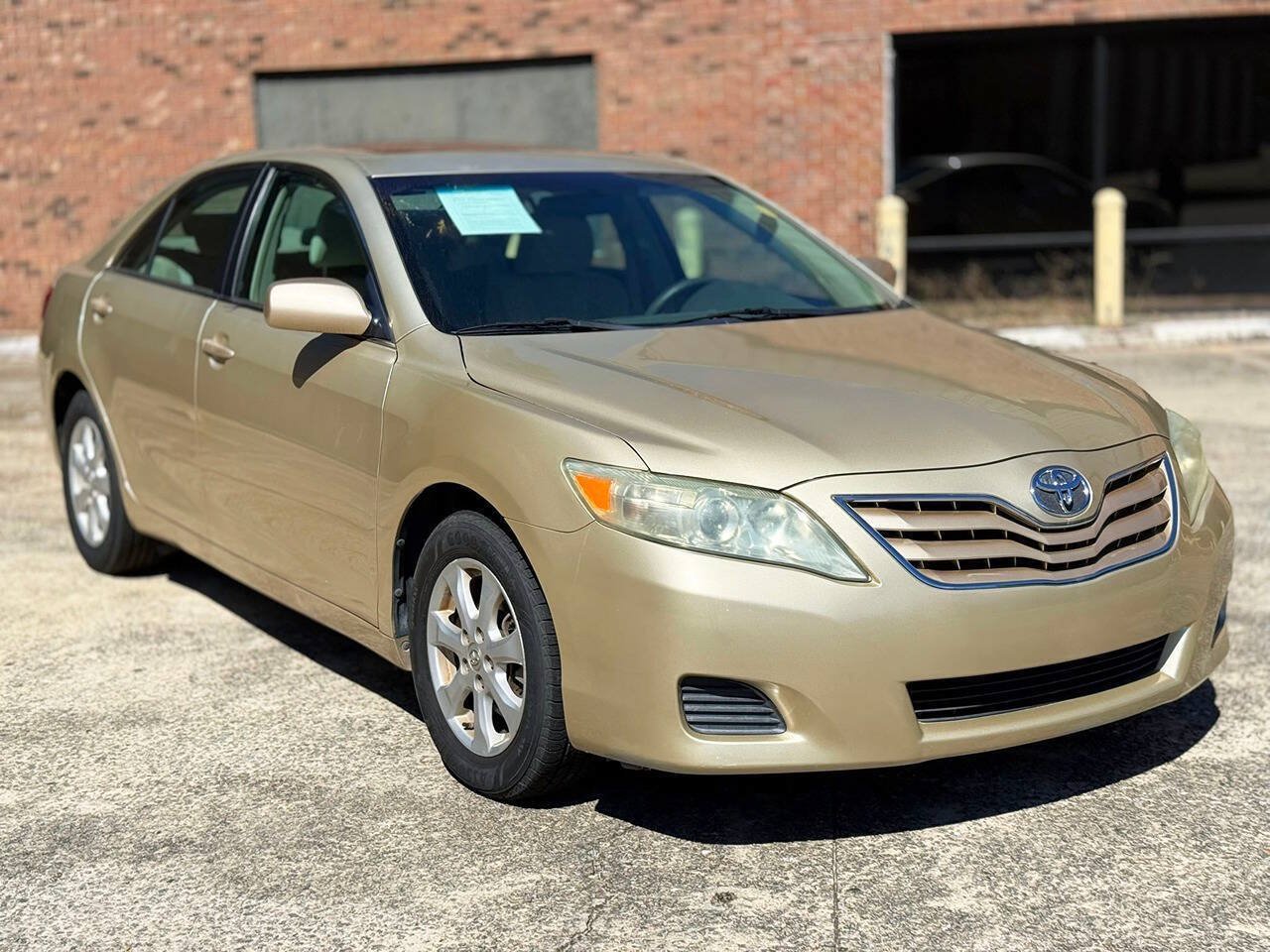 Used 2011 Toyota Camry LE w/ LE Extra-Value Pkg FWD image 4