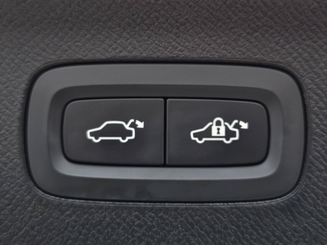 Used 2025 Volvo XC90 B6 Ultra AWD/4WD image 11