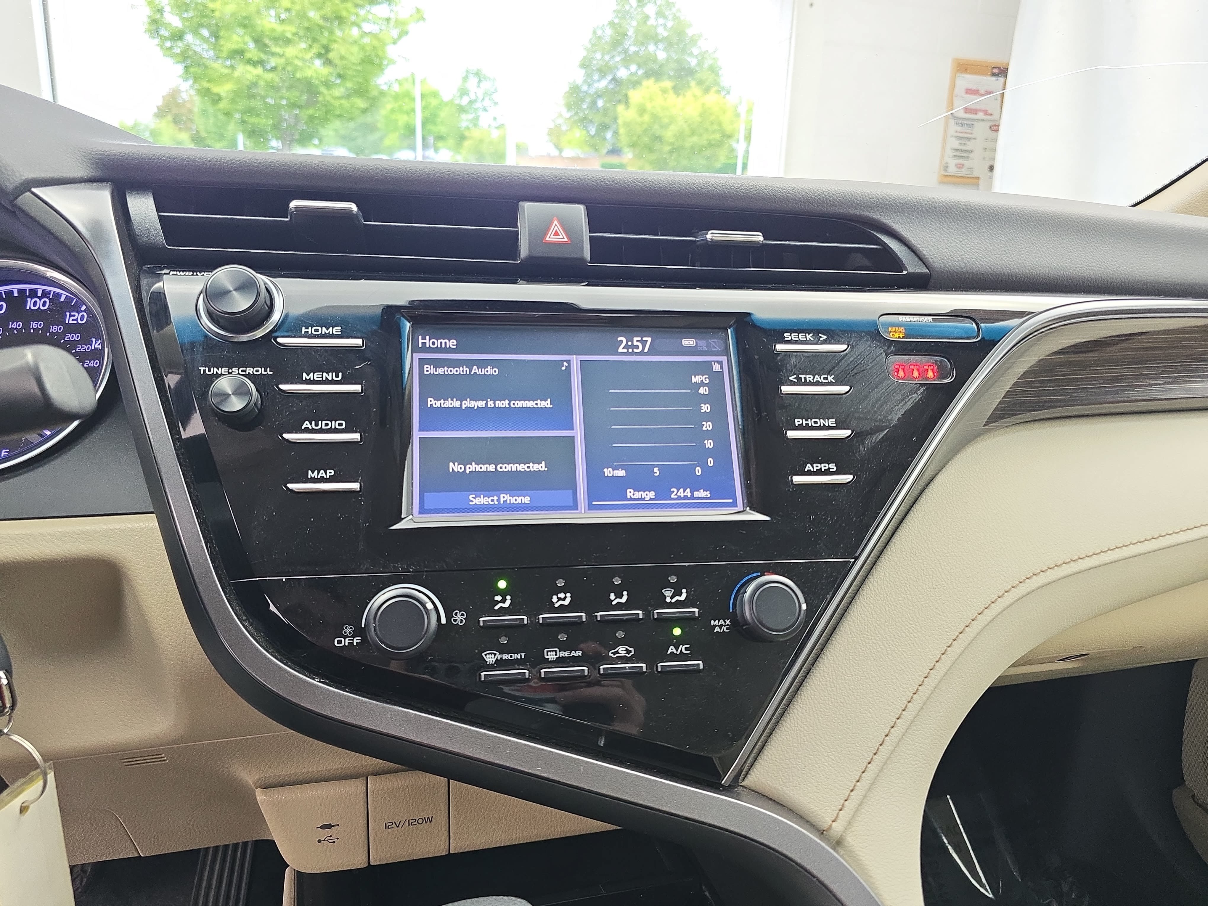 Used 2019 Toyota Camry LE FWD image 19