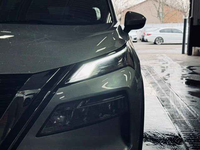 Used 2022 Nissan Rogue SV AWD/4WD image 3