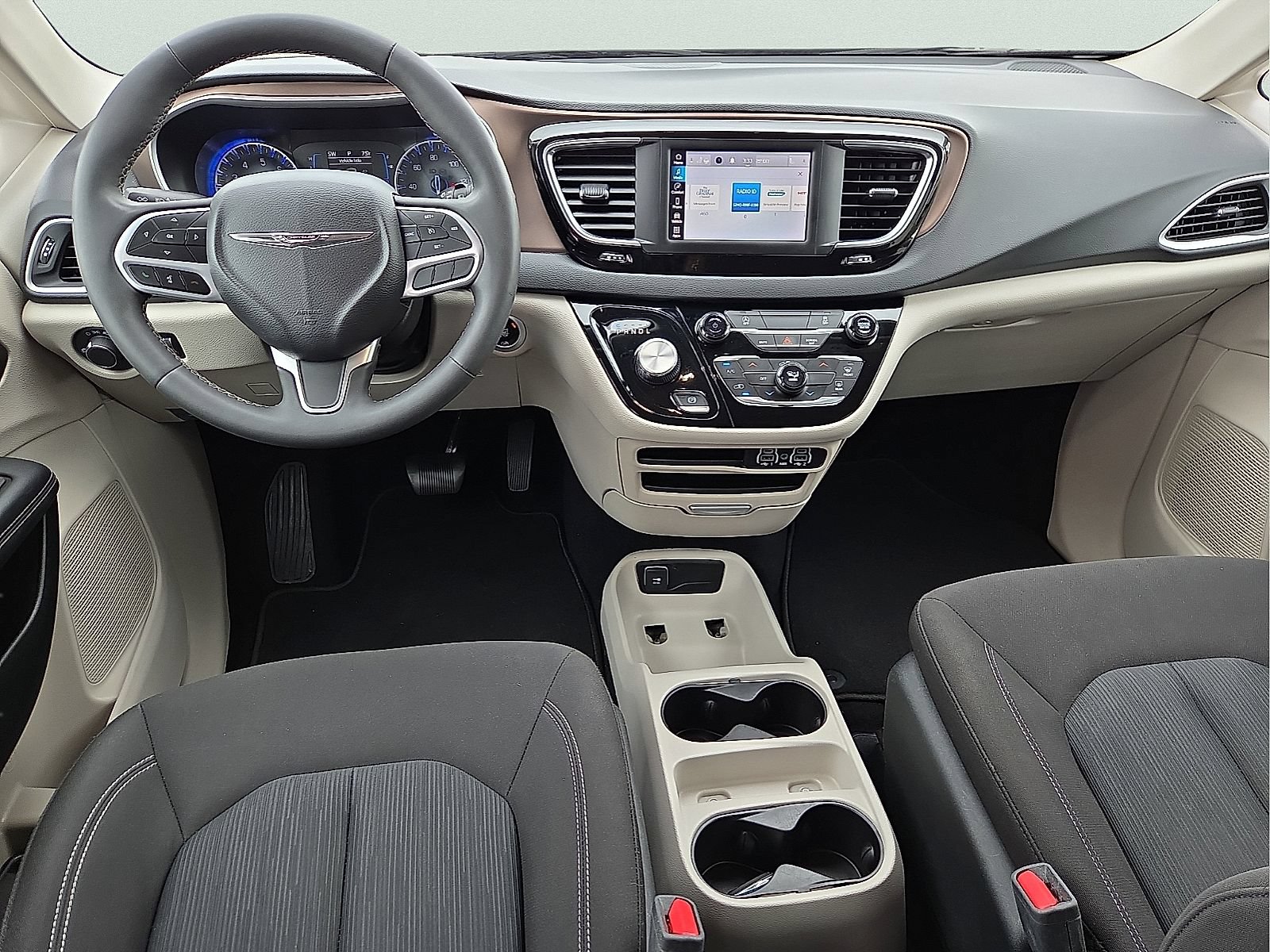 Used 2023 Chrysler Voyager LX FWD image 12