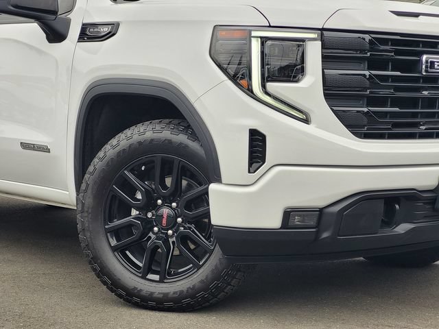 Used 2022 GMC Sierra 1500 Elevation w/ LPO, Elevation Black Package AWD/4WD image 9
