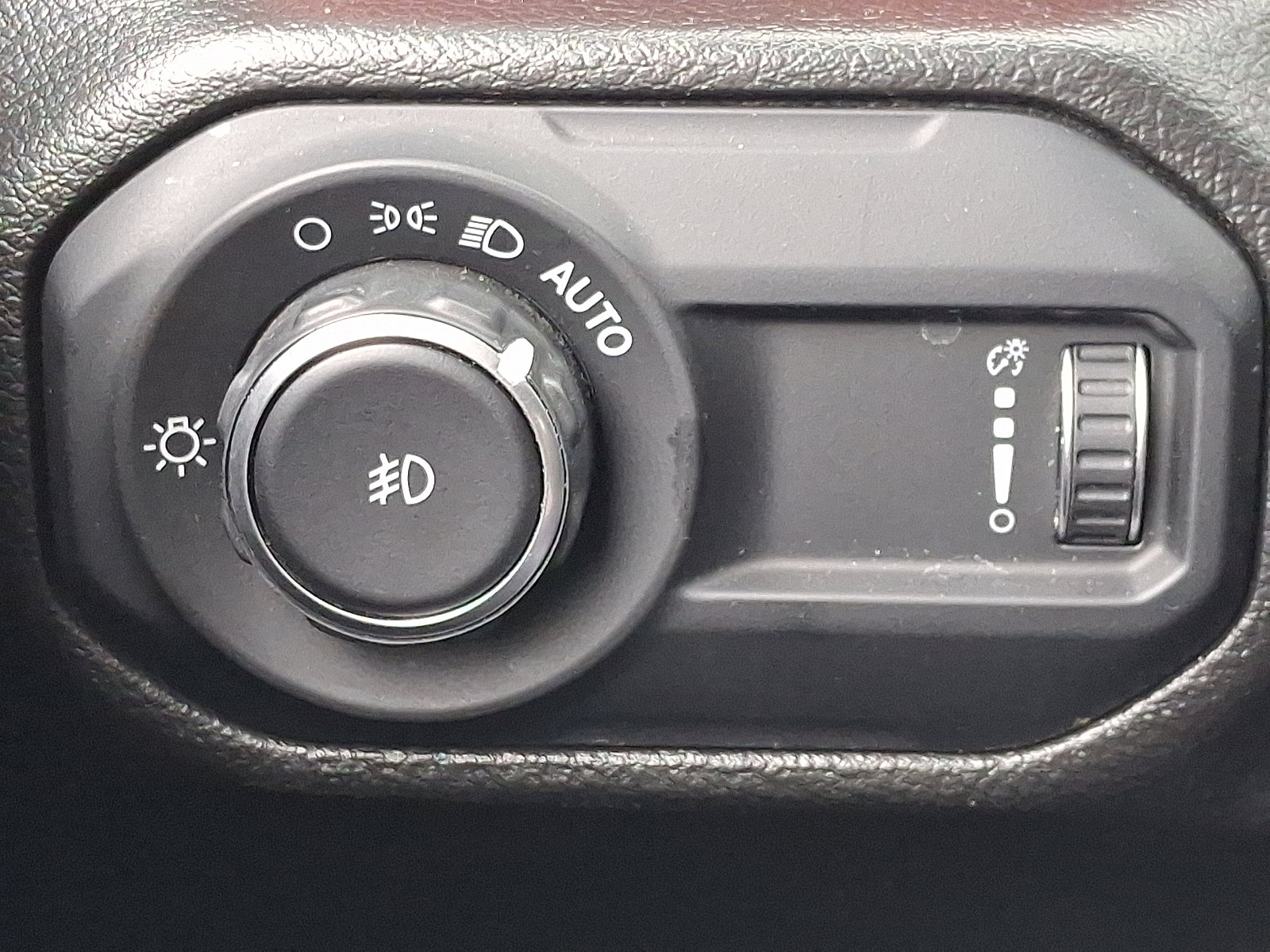 Used 2023 Jeep Wrangler Unlimited Rubicon image 25