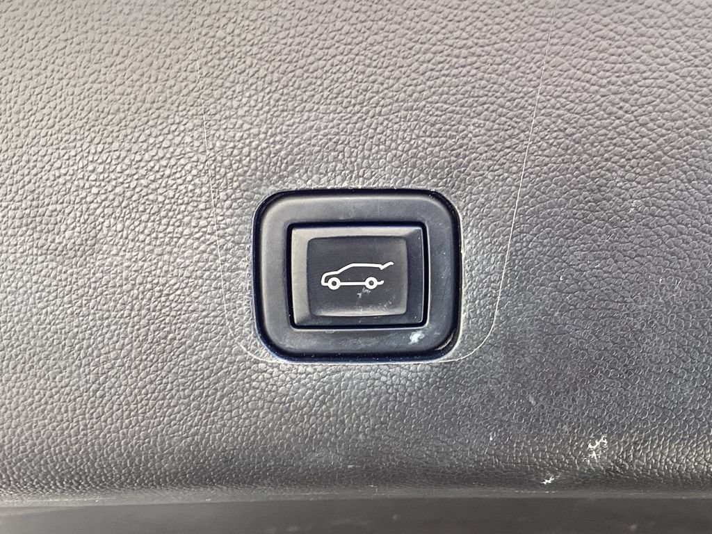 Used 2021 Chevrolet Traverse RS AWD/4WD image 24