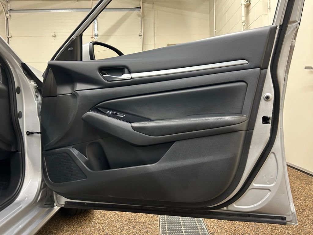 Used 2023 Nissan Altima 2.5 SV image 15