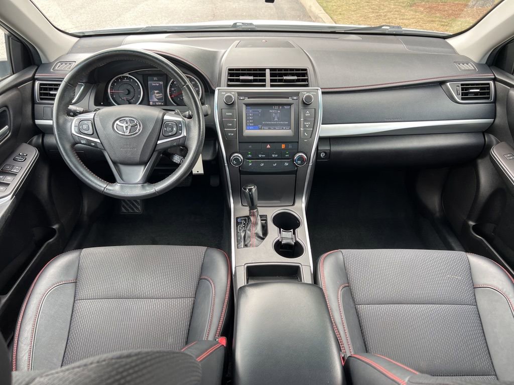 Used 2017 Toyota Camry SE w/ Moonroof Package FWD image 25
