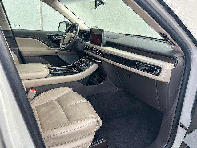 Used 2023 Lincoln Aviator Reserve w/ Equipment Group 201A image 9