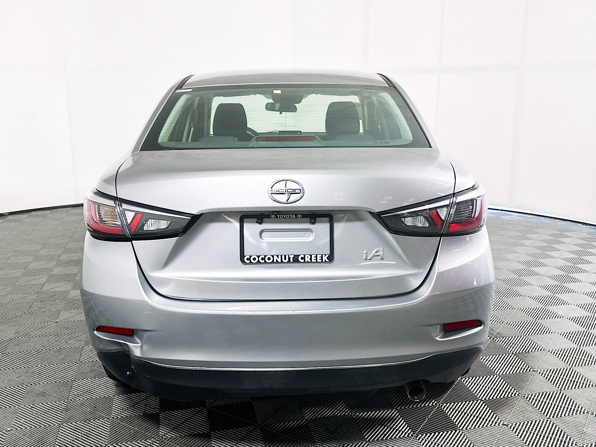 Used 2016 Scion iA FWD image 4