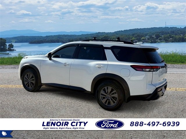 Used 2022 Nissan Pathfinder SV w/ SV Premium Package image 5