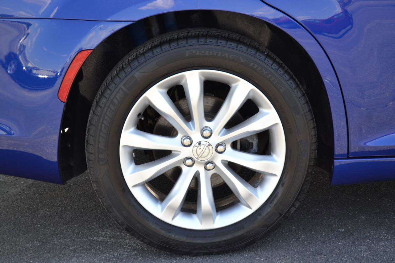 Used 2018 Chrysler 300 Touring L AWD/4WD image 61