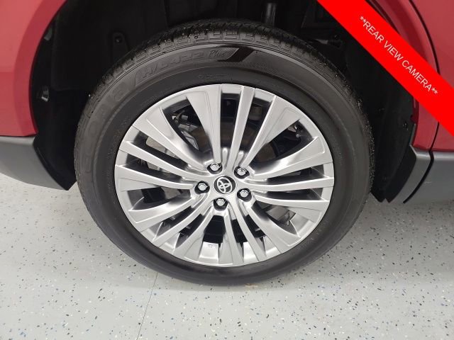 Certified 2024 Toyota Venza XLE image 9
