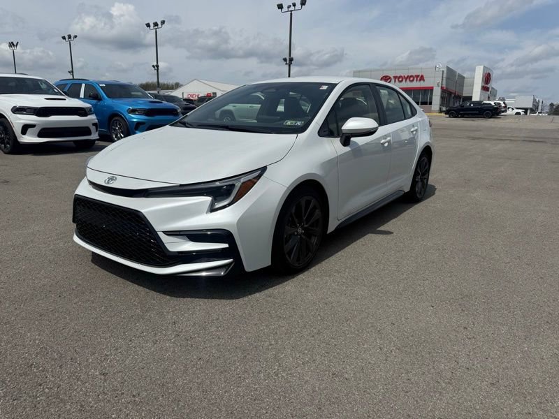 Used 2023 Toyota Corolla SE image 3