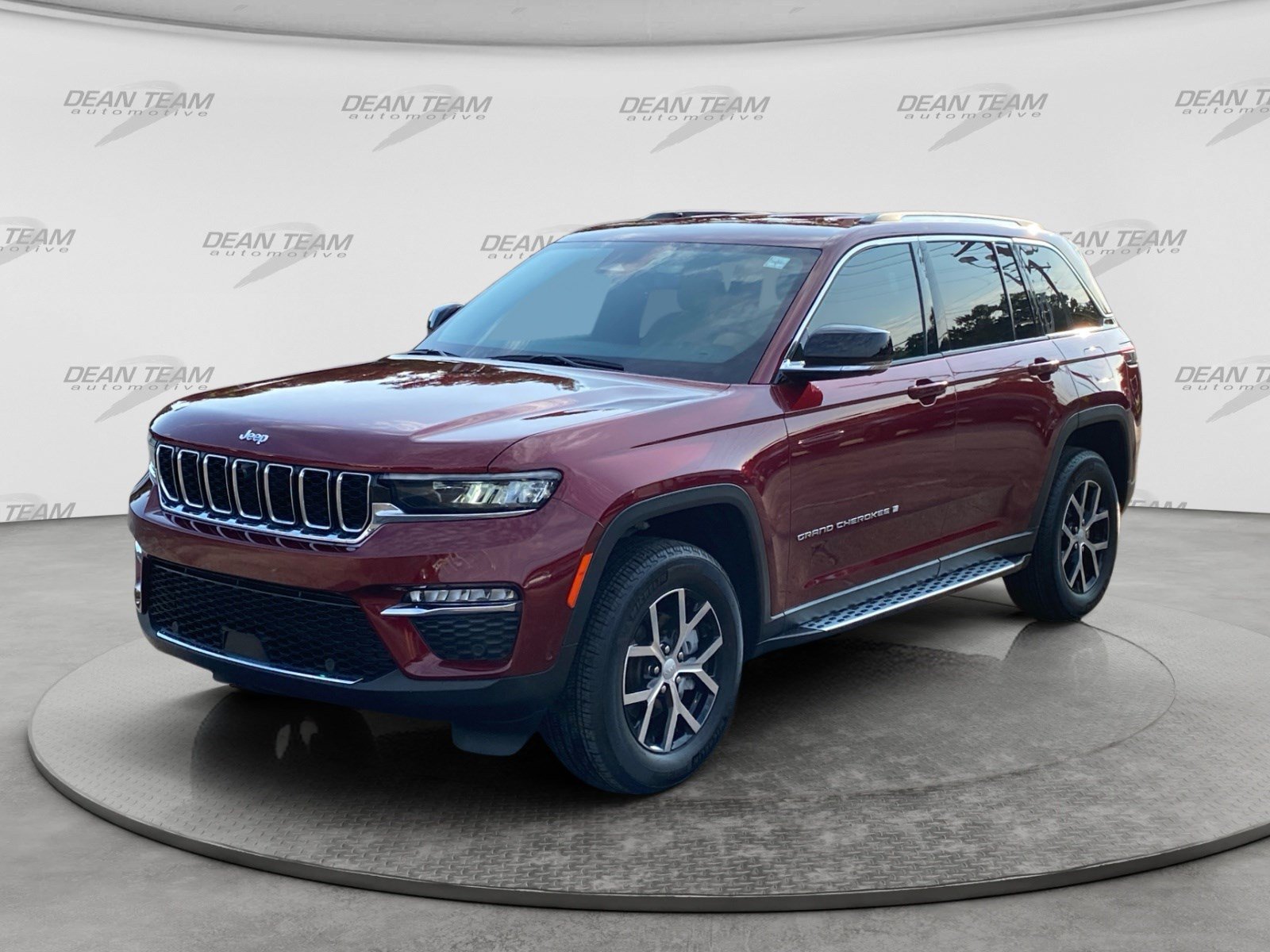 Used 2023 Jeep Grand Cherokee Limited w/ Luxury Tech Group II AWD/4WD image 3