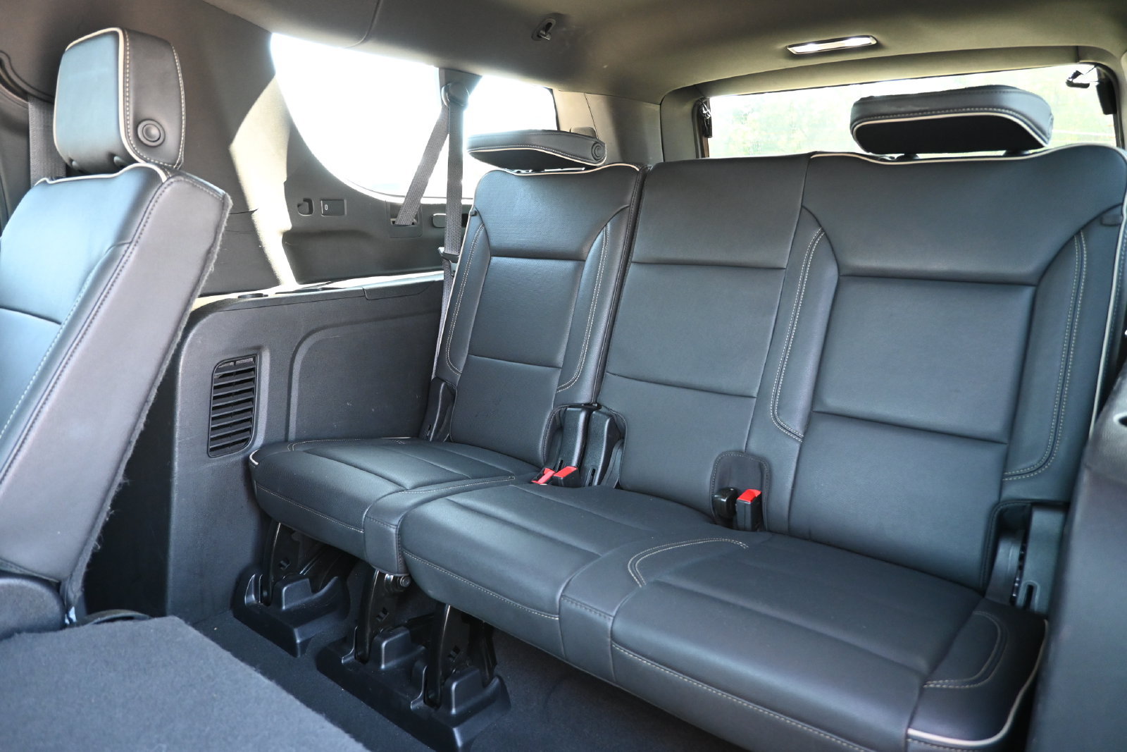 Used 2024 Chevrolet Suburban Premier AWD/4WD image 26