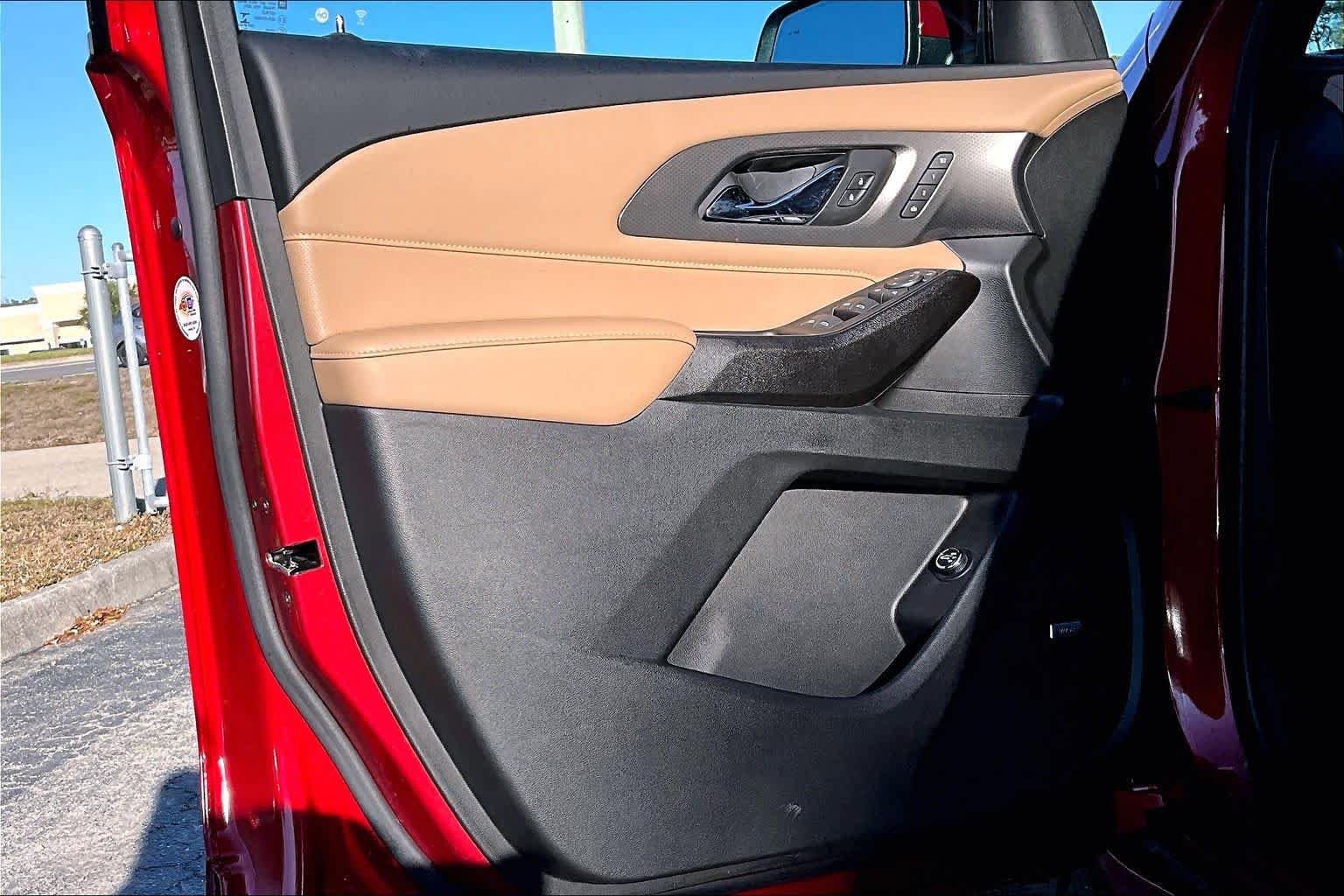 Used 2023 Chevrolet Traverse Premier FWD image 27