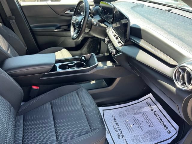 Used 2025 Chevrolet Equinox LT w/ Safety and Technology Package AWD/4WD image 16