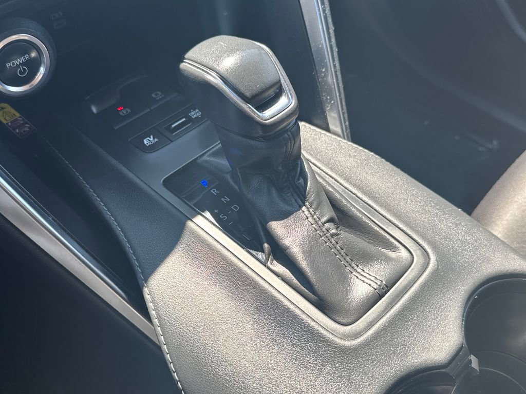 Used 2023 Toyota Venza LE AWD/4WD image 27