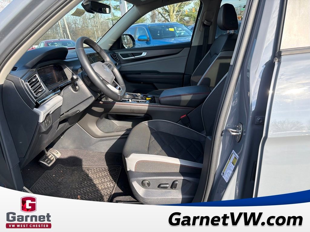 Used 2024 Volkswagen Atlas Peak Edition SE image 10