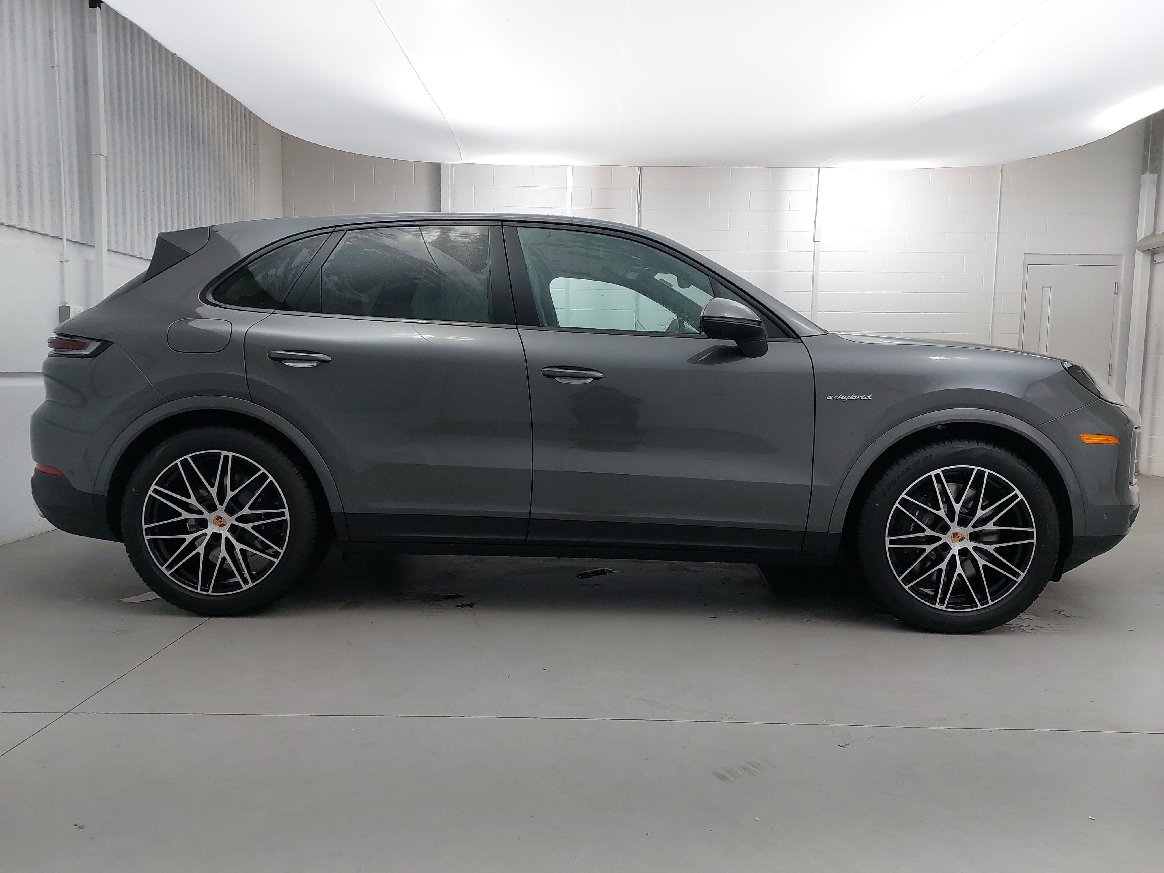 New 2025 Porsche Cayenne E-Hybrid image 8