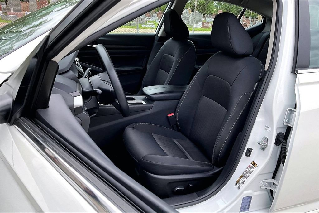 Used 2025 Nissan Altima 2.5 SV FWD image 23