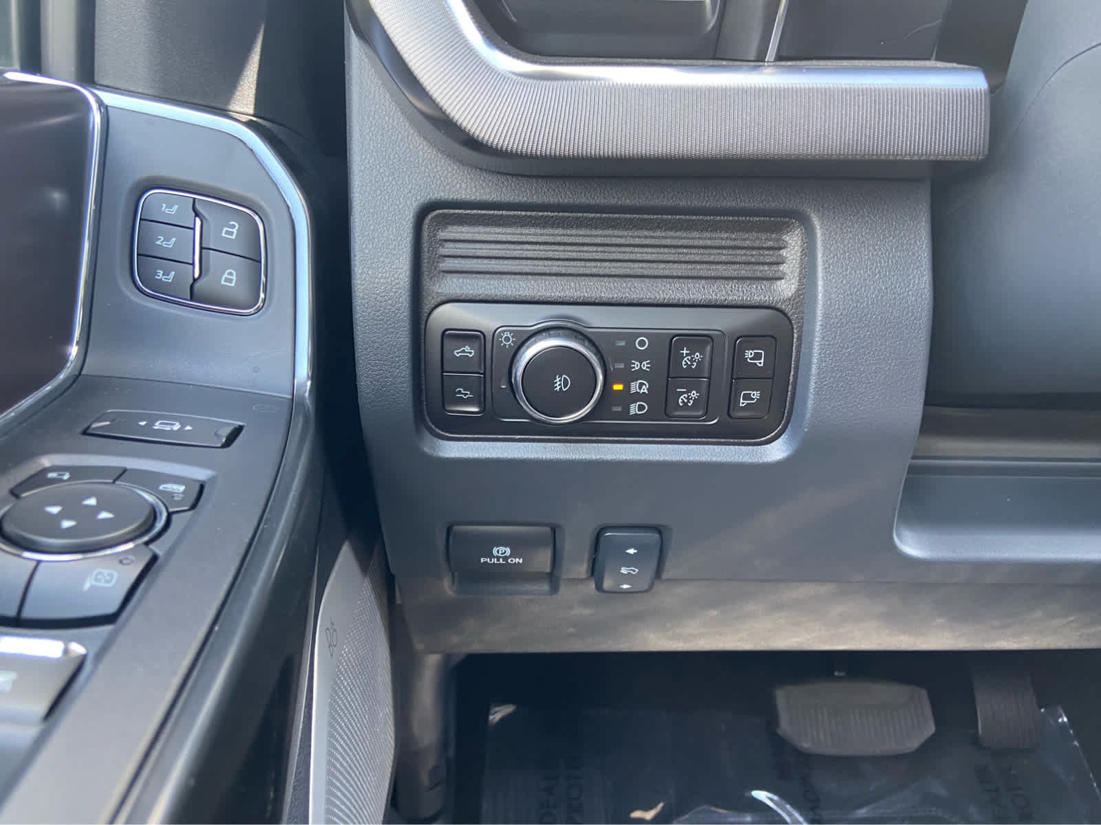 New 2026 Ford F450 Platinum w/ FX4 Off-Road Package AWD/4WD image 25