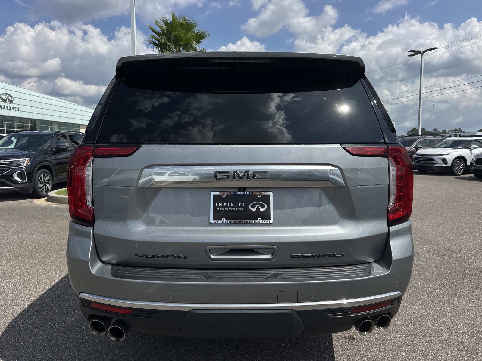 Used 2023 GMC Yukon XL Denali AWD/4WD image 7