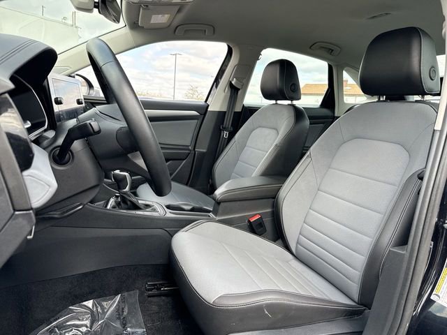 Used 2025 Volkswagen Jetta SE image 11