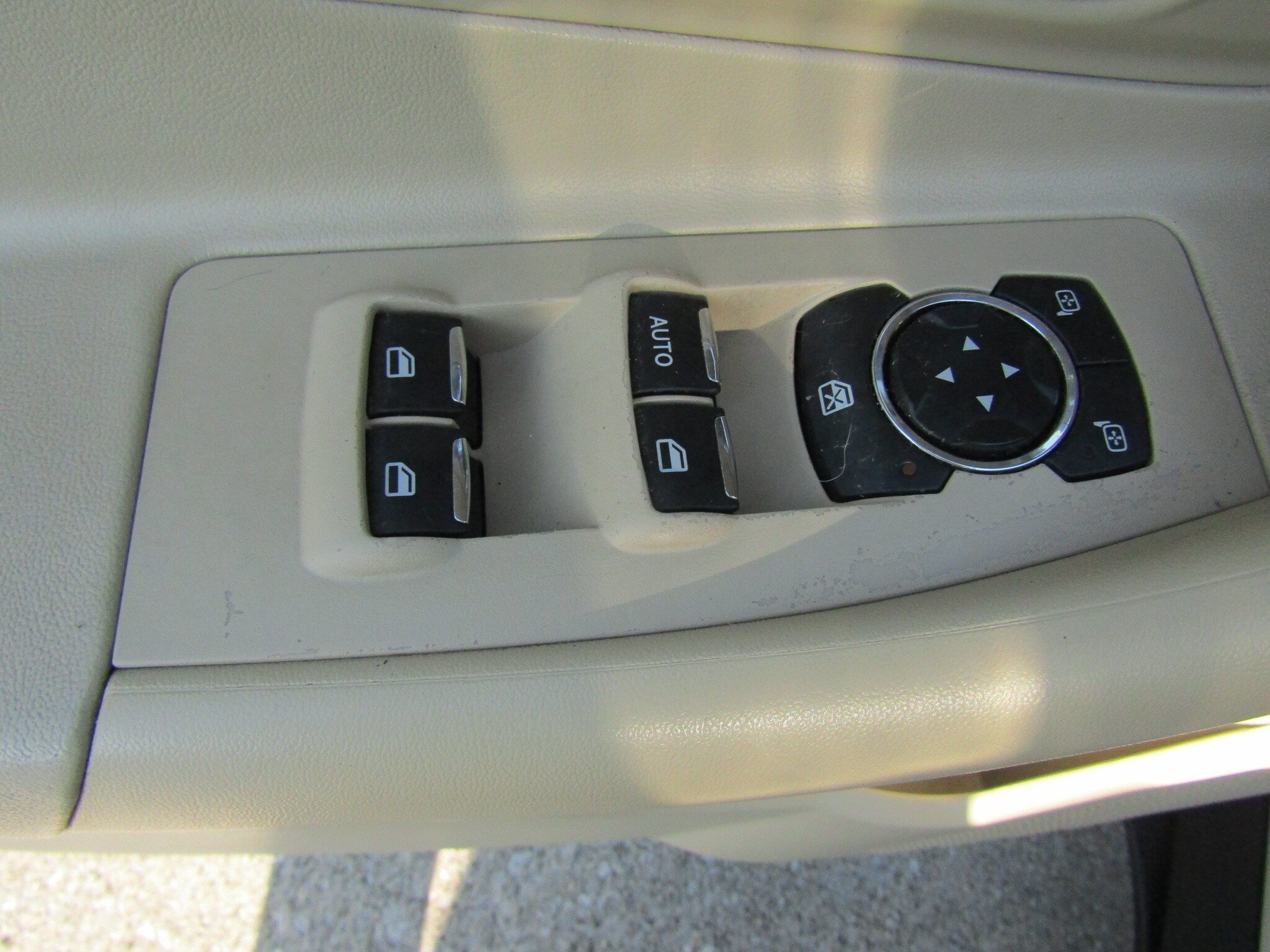 Used 2013 Ford Taurus SEL FWD image 20