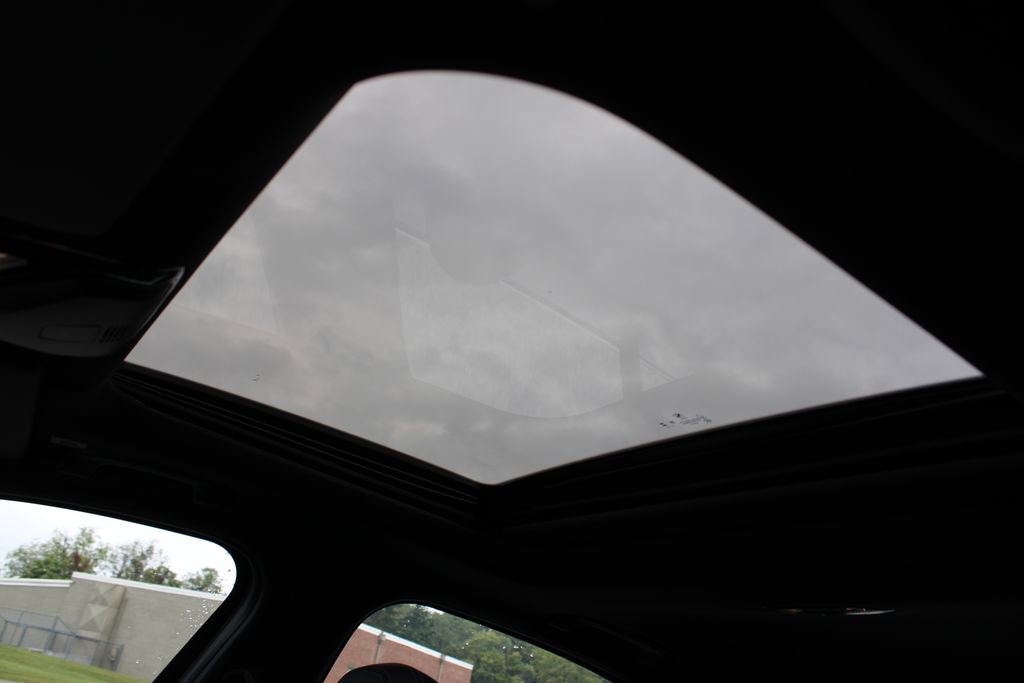 New 2025 BMW 330i xDrive Sedan w/ M Sport Package image 21