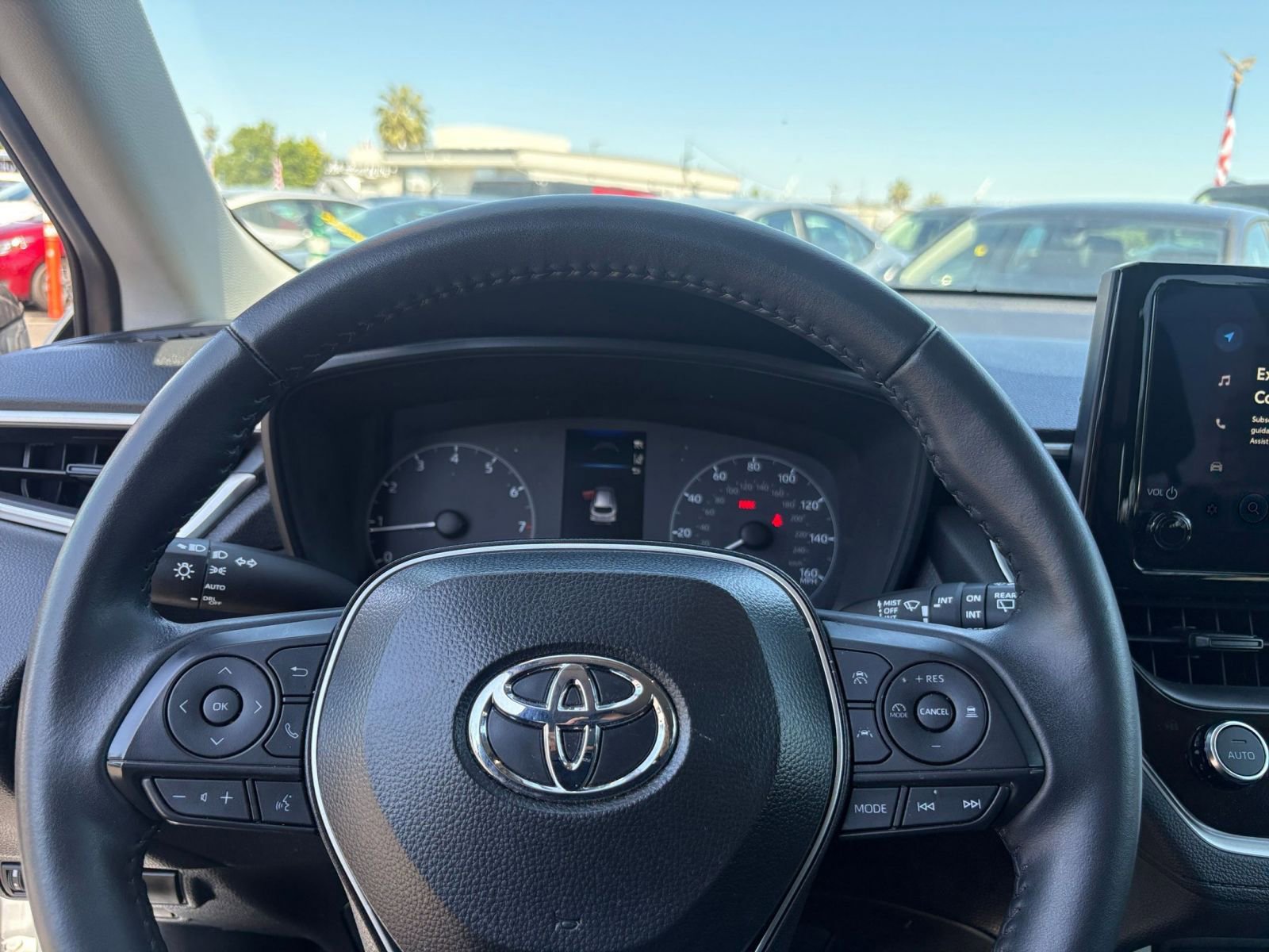 Used 2025 Toyota Corolla Cross LE FWD image 28