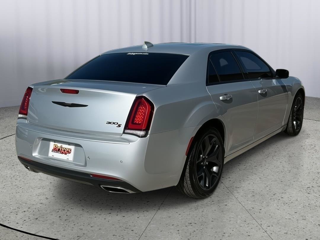 Used 2023 Chrysler 300 S RWD image 5