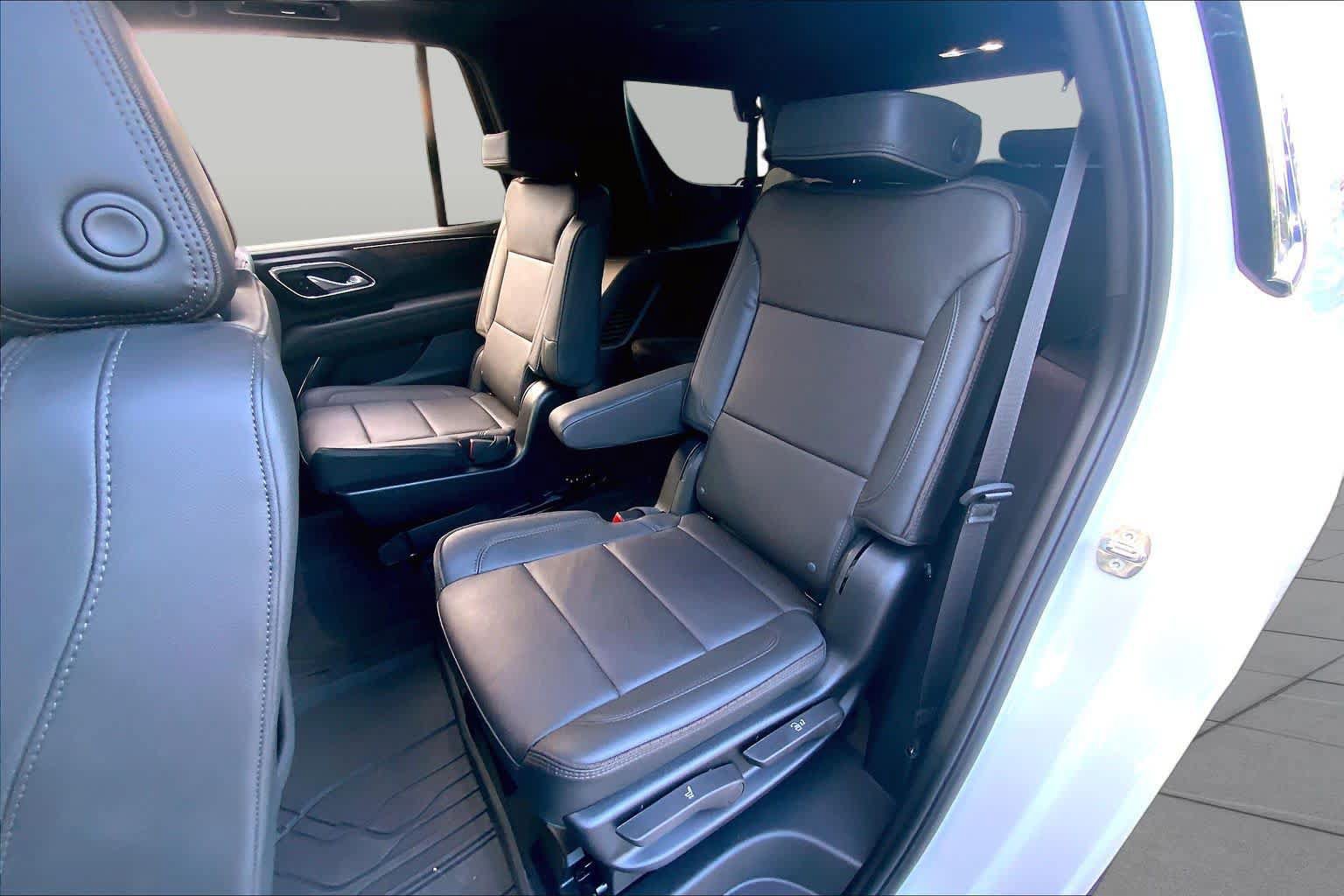 Used 2024 Chevrolet Tahoe High Country AWD/4WD image 21