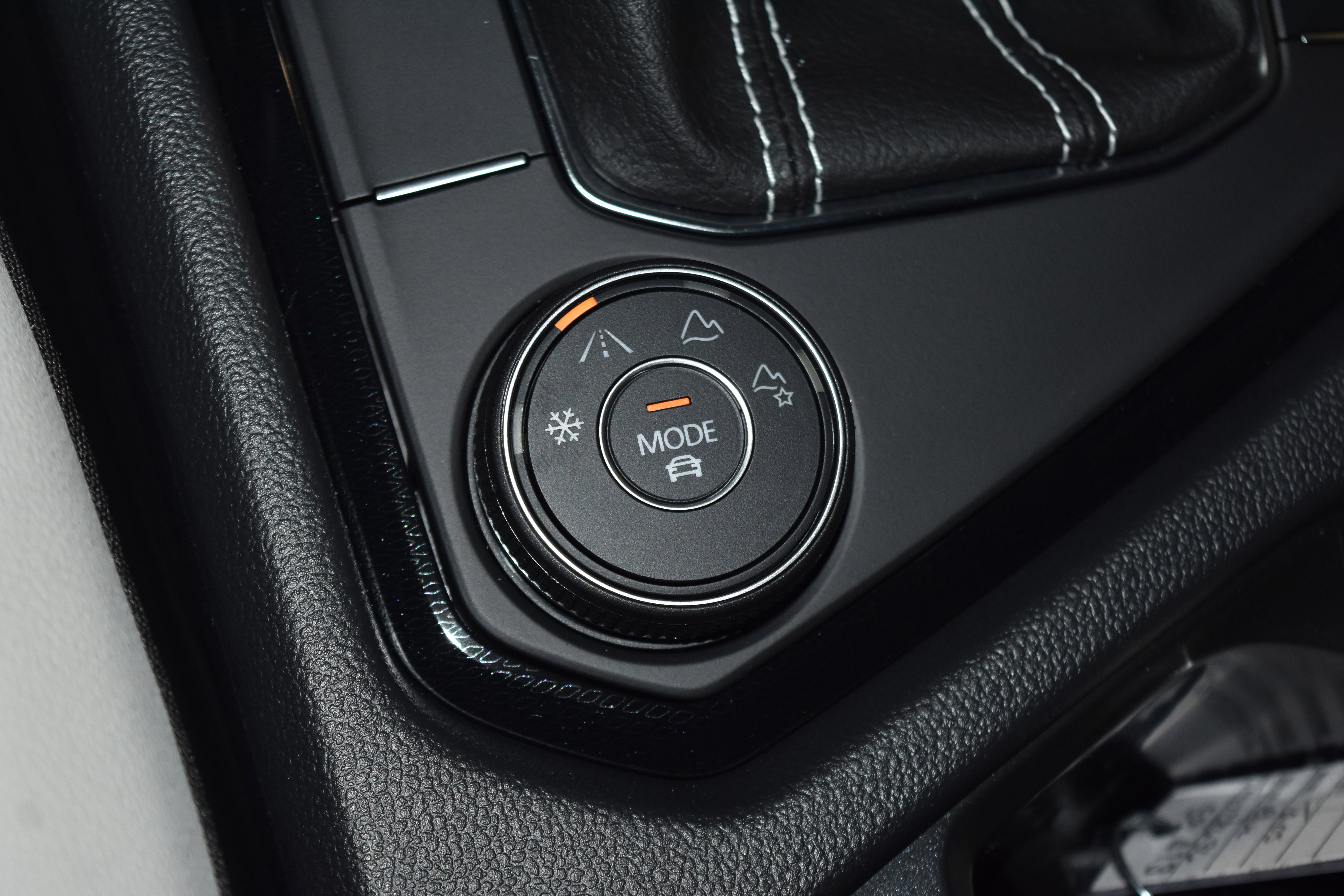 New 2026 Volkswagen Taos SE image 13