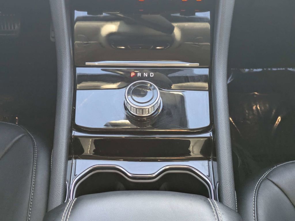 Used 2023 Jeep Grand Cherokee Limited w/ Black Appearance Package image 17