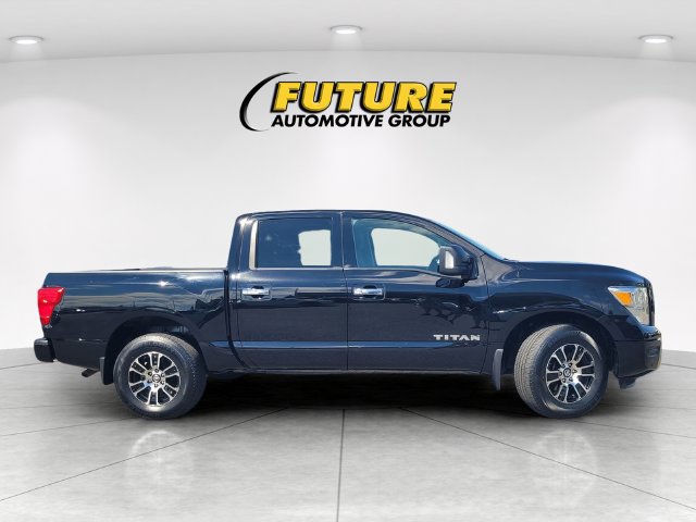 Used 2021 Nissan Titan SV w/ SV Convenience Package AWD/4WD image 3