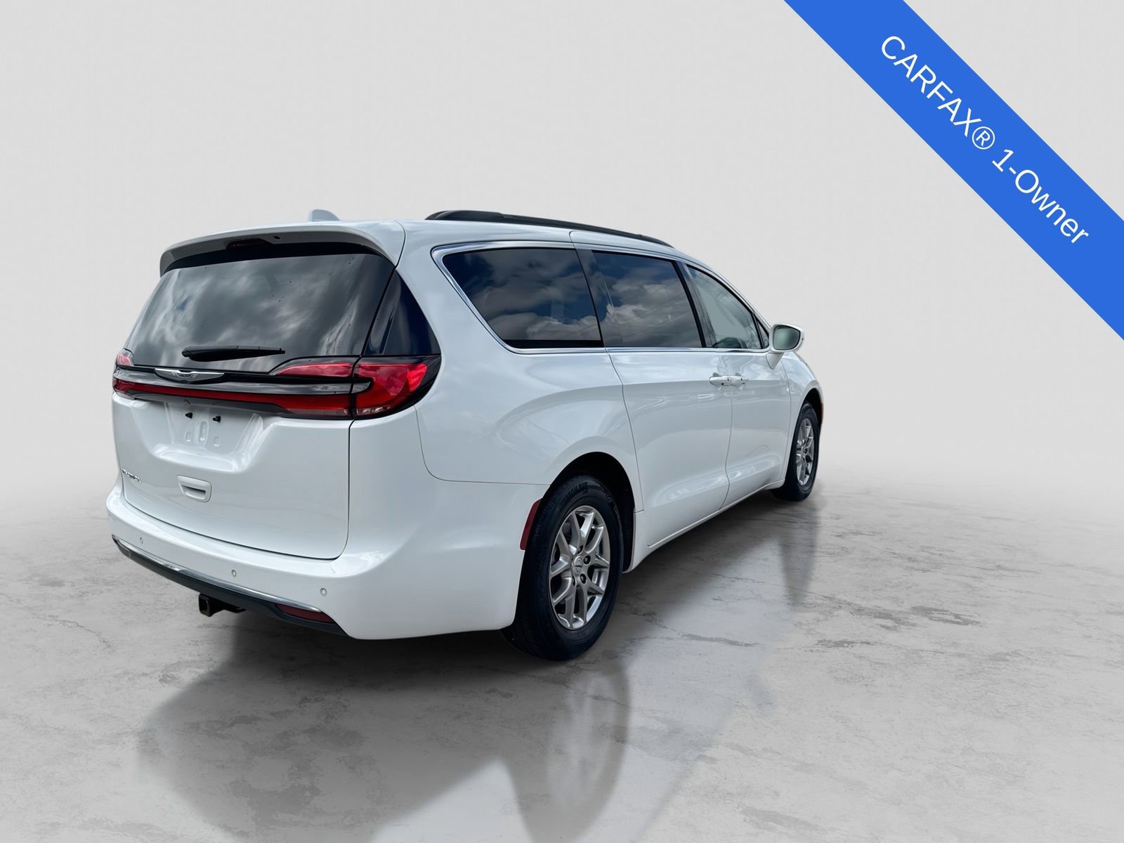 Used 2021 Chrysler Pacifica Touring w/ Cold Weather Group FWD image 8