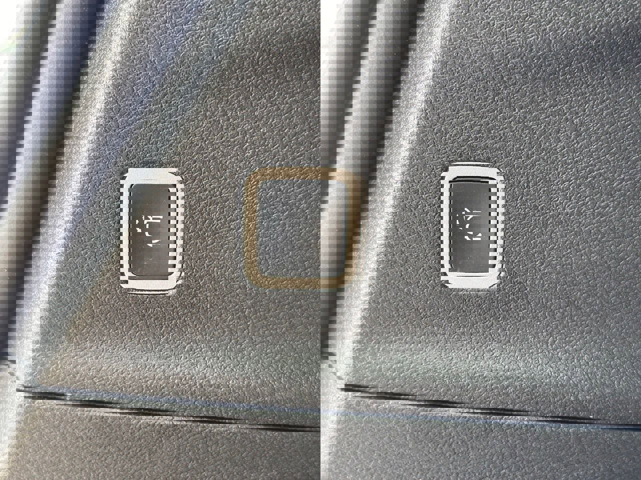 Used 2026 Chrysler Pacifica Select image 14